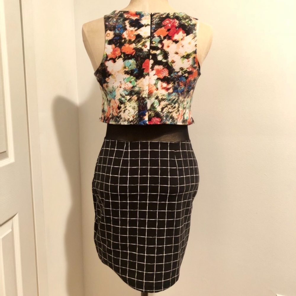 3 FOR $20 Patterned Dress - Picture 2 of 8